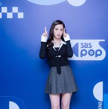 Jisoo Easrthquake with straight hair